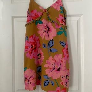 XS Billabong dress- Spaghetti straps. Vibrant floral pattern!